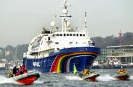 The new Greenpeace ship 'Esperanza' is escorted to the Port of Hamburg. Esperanza' is the biggest and most modern ship of the international Greenpeace fleet. 