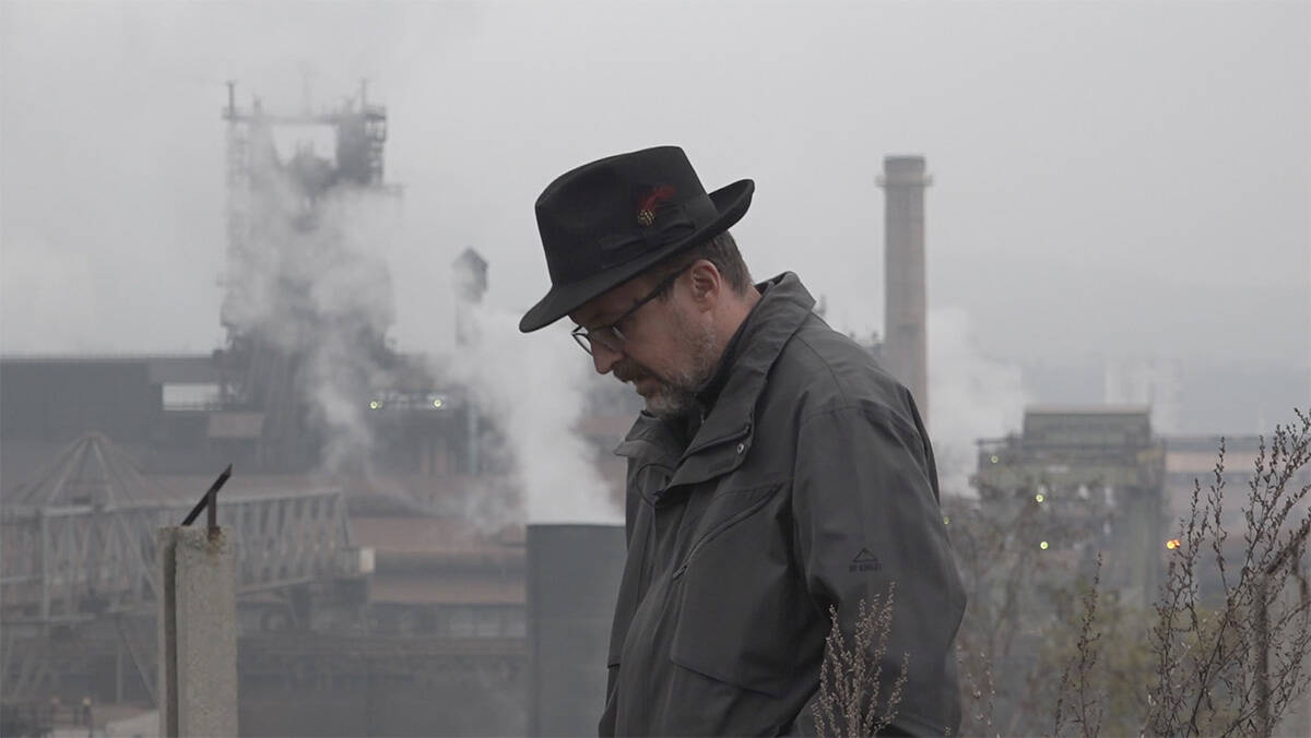 Samir Lemeš in front of the coke plant © Nanna Frank Møller